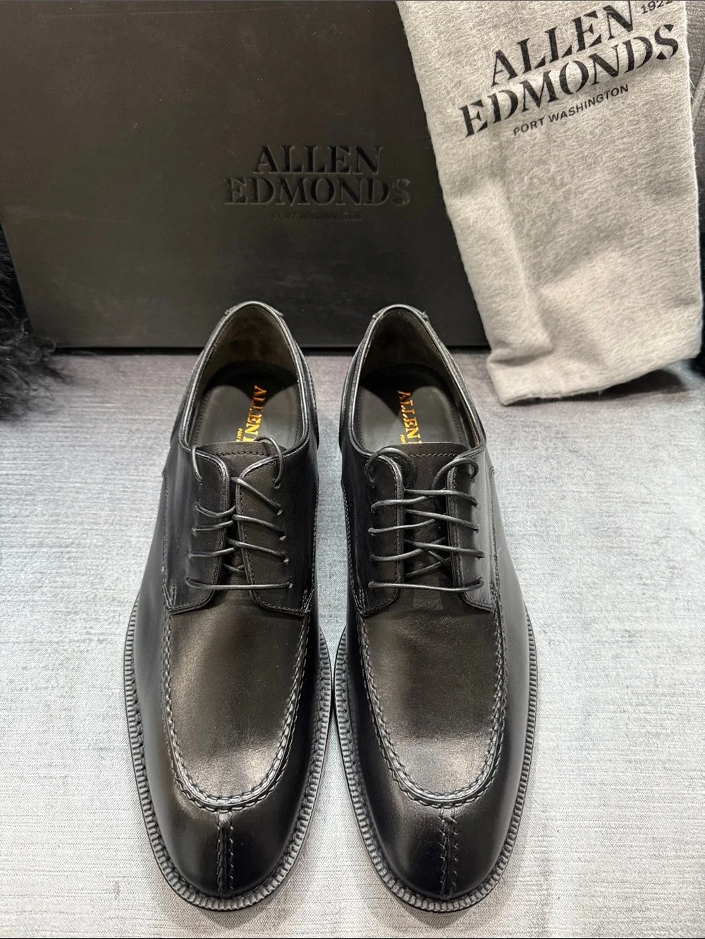 Allen Edmonds leather split toe dress shoe